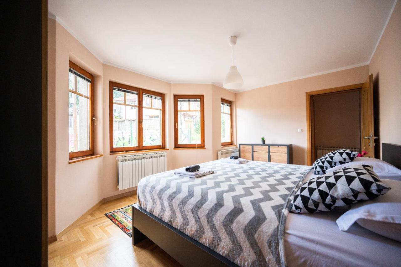 Spacious & Modern Apartments- Old Town Сараево Екстериор снимка